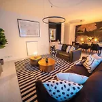 4Br & 2,5Bath Heritage Panorama Apt With Terrace